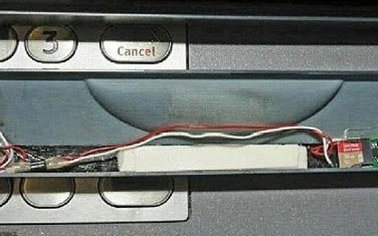 Phát hiện thủ đoạn trộm mã PIN cực tinh vi ở máy ATM