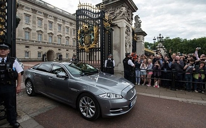 Chiếc xe đưa Thủ tướng Anh thoát khỏi vụ tấn công ở quốc hội