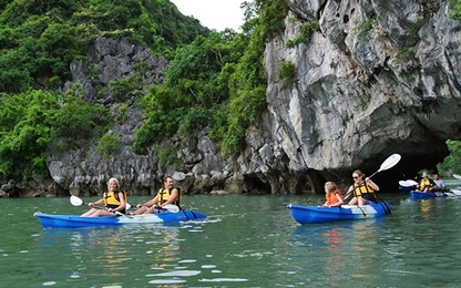 Dừng dịch vụ chèo thuyền kayak trên vịnh Hạ Long