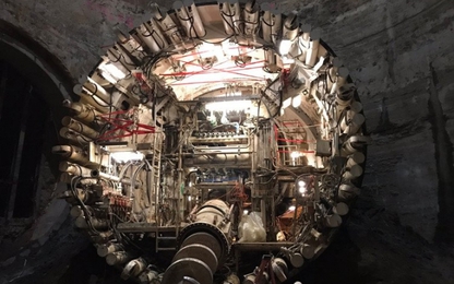Hé lộ hình ảnh đầu tiên về quái vật đào hầm của Elon Musk