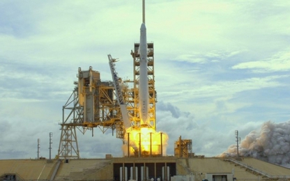 SpaceX vừa làm nên lịch sử: Phóng thành công tàu vận tải tái chế Dragon