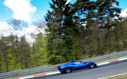 Siêu xe điện nhanh nhất thế giới phá vỡ kỷ lục chặng đua Nürburgring