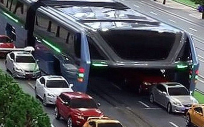 Dự án xe buýt “dạng chân” của Trung Quốc bị điều tra, CEO bị bắt
