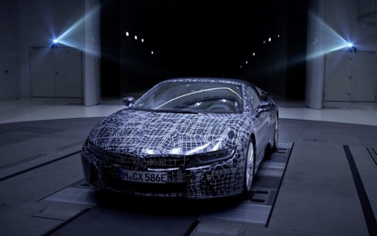 BMW tung video giới thiệu xe điện thể thao BMW i8 Roadster