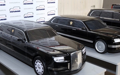 Ông Putin thử siêu xe limousine do Nga sản xuất