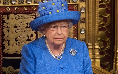 Nữ hoàng Elizabeth II vừa được chính phủ Anh “tăng lương”