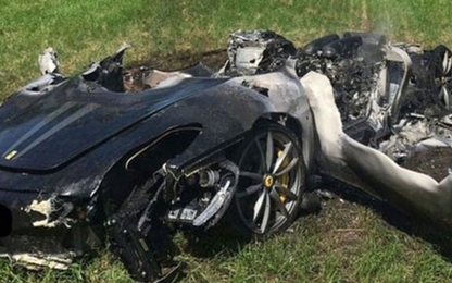Ferrari cháy trụi chỉ sau một tiếng về với chủ mới