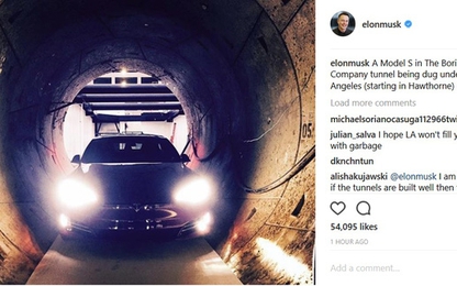 Elon Musk đã mang xe Tesla đặt xuống hầm vừa mới đào