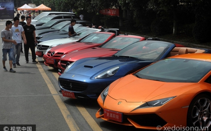 Nhà trường "chịu chơi" mua Lamborghini, Ferrari cho sinh viên thực hành