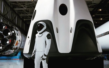 Chân dung đầy đủ bộ đồ phi hành gia vũ trụ của SpaceX