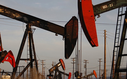 Giá dầu tuột đỉnh 7 tuần trước thềm Mỹ công bố số liệu tồn kho