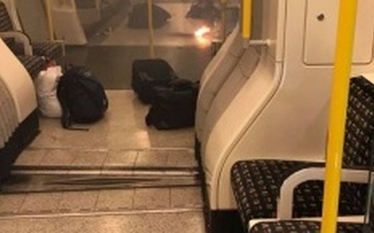 Nổ sạc điện thoại trên tàu điện ngầm London, hành khách tưởng bom