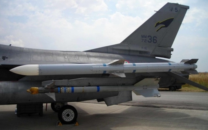 Mỹ bán lô 56 tên lửa không đối không AIM 120C-7 cho Nhật Bản