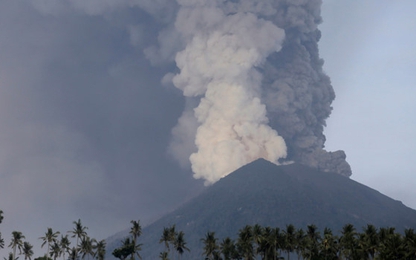 Hàng chục ngàn du khách mắc kẹt vì núi lửa Bali