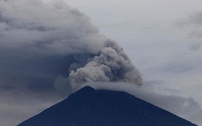 “Thiên đường du lịch” Bali lâm khủng hoảng vì núi lửa phun trào