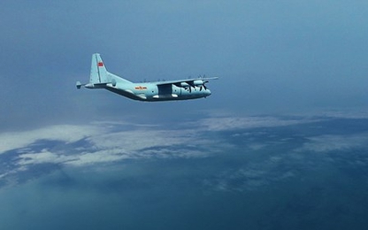 Trung Quốc "khoe" máy bay vận tải Y-9 lần đầu tập trận ở Biển Đông