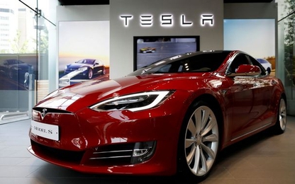CEO Porsche: Tesla đang hút khách của chúng tôi, sẽ chẳng kéo dài lâu