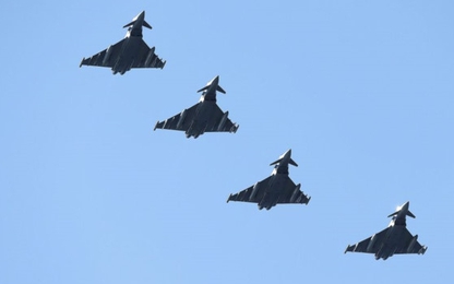 Không lực Anh diễn tập “chặn” máy bay của bà Thủ tướng May