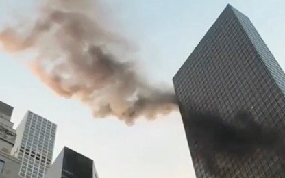 Hoả hoạn xảy ra ở Tháp Trump, khói bốc nghi ngút