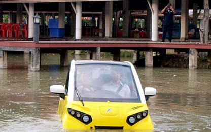 Độc đáo ô tô “bơi” được khi ngập lụt giá 18.000 USD