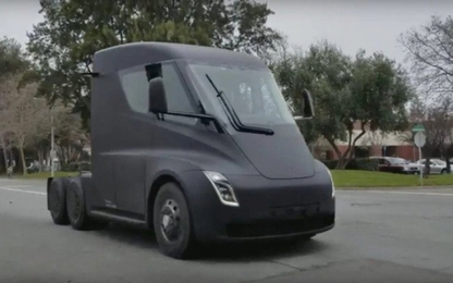 Xe tải Tesla Semi lần đầu lăn bánh trên đường phố