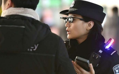 Cảnh sát Trung Quốc được trang bị kính thực tại tăng cường (AR)