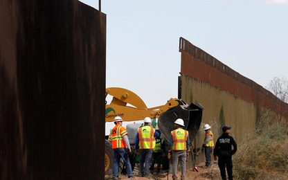 Tòa án Mỹ mở đường cho Trump xây tường biên giới ở California