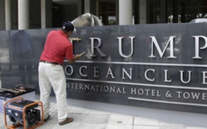 Chữ “Trump” bị gỡ khỏi khách sạn ở Panama
