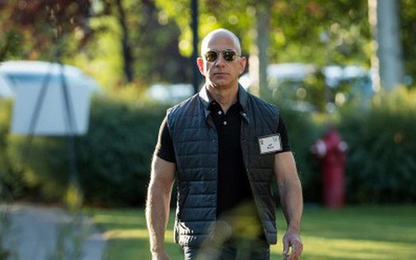 Jeff Bezos kiếm 1 phút gấp 4 lần lương cả năm công nhân