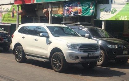 SUV Ford Everest 2018 lộ diện trên đường phố Thái Lan