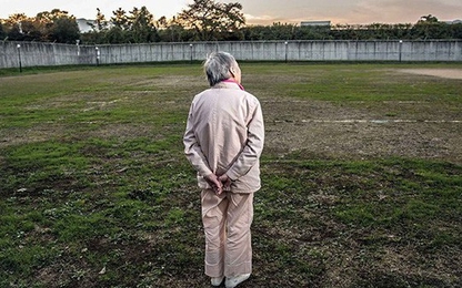 Nhiều phụ nữ Nhật cao tuổi ăn cắp để được ở tù?