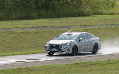 Toyota dùng robot tự lái chạy thử xe trước khi xuất xưởng