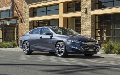 Soi sedan Chevrolet Malibu 2019 cạnh tranh Toyota Camry