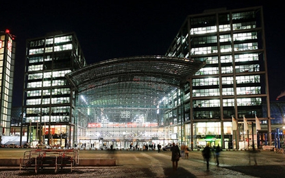 Trung tâm Berlin tê liệt vì bom được tìm thấy gần nhà ga