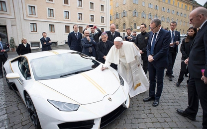 Hàng độc Lamborghini Huracan của Giáo Hoàng chốt giá hơn 19 tỷ đồng