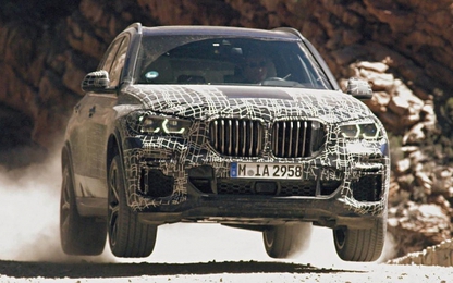 BMW X5 “khoe” khả năng offroad ấn tượng trước ngày ra mắt