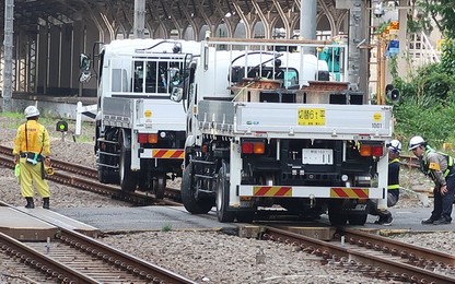 Xe tải đến từ Nhật Bản, đi được trên cả đường bộ lẫn đường sắt