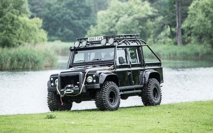 “Chiến binh” Land Rover Defender trong phim 007 giá từ 6,67 tỷ