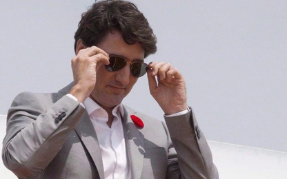 Thủ tướng Canada bị phạt không kê khai quà tặng là... cặp kính mát