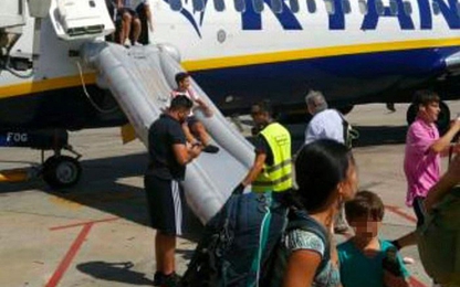 Ireland: Điện thoại phát nổ trong lúc máy bay chuẩn bị cất cánh