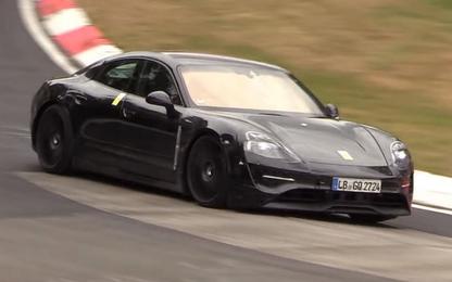 Xem Porsche Taycan chạy “êm như ru” tại đường đua Nurburgring