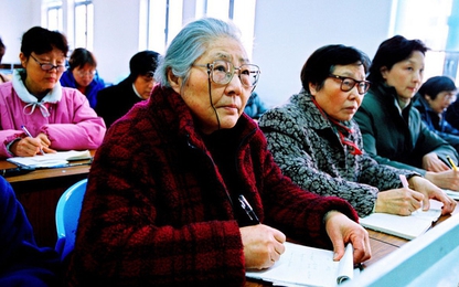 Người cao tuổi Trung Quốc thi nhau đi... học đại học