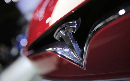 Tính năng tự lái Autopilot trên xe Tesla cứu chủ nhân thoát khỏi tai nạn