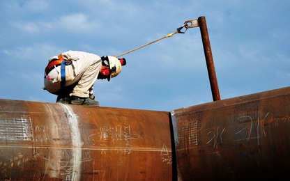 Giá dầu chốt lại tuần sụt giảm mạnh