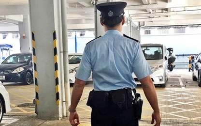 Cảnh sát Hong Kong truy tìm sĩ quan đội mũ ngược