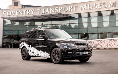 Range Rover Sport tự lái thành công trên đường phố Anh quốc