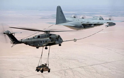 Trực thăng vận tải hạng nặng vừa chở ô tô tiếp nhiên liệu trên không