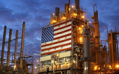 Mỹ chuẩn bị trừng phạt Iran, giá dầu giảm không ngừng