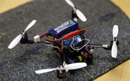 Drone “siêu nhỏ” có thể tải vật nặng gấp… 40 lần trọng lượng của mình