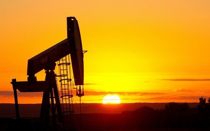 Nhà đầu tư bán tháo, giá dầu sụt 7% về mức 55USD/thùng